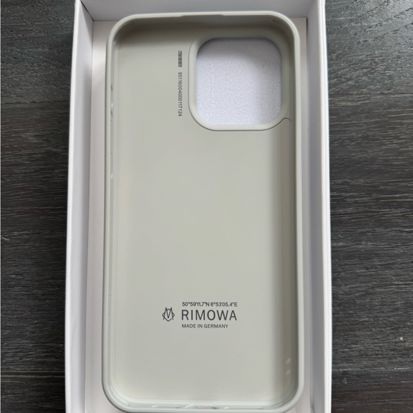 Rimowa iPhone case Aluminum iPhone 16 Pro~16 pro Max - Picture 3 of 8